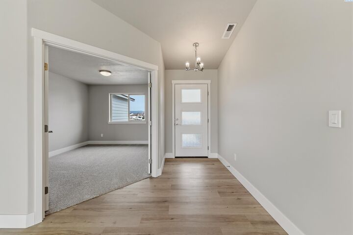 Property Photo:  1616 Castlewood Ct  WA 98930 