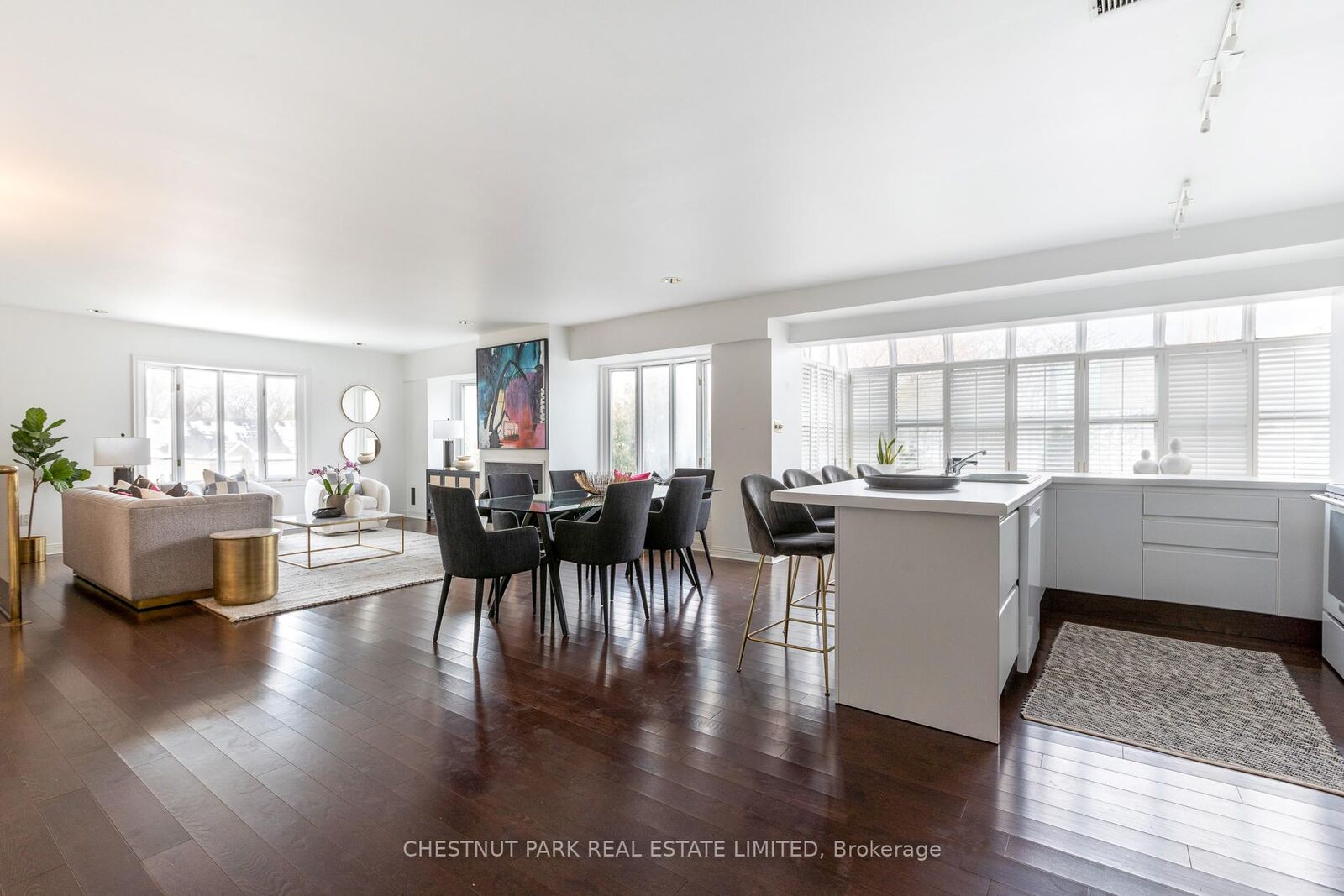 Property Photo: 8 Hawthorn Avenue Ph3 ON M4W 2Z2