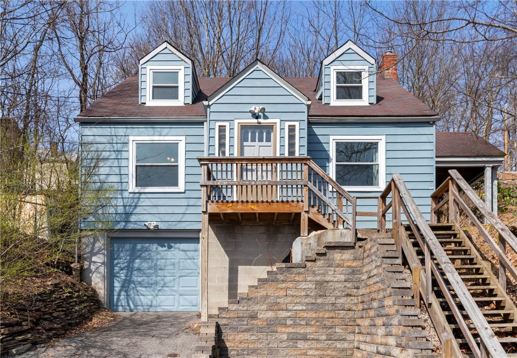 Property Photo:  801 Maple Way  PA 15139 