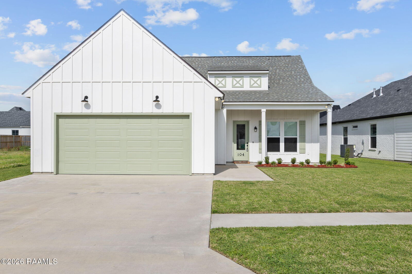 Property Photo:  104 Travelers Palm Way  LA 70518 
