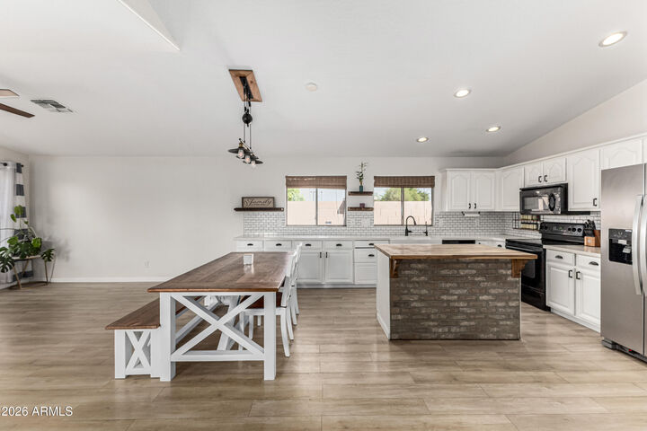 Property Photo: 8308 W Berridge Lane AZ 85305