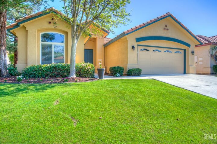 Property Photo: 2016 Snowdrop Drive CA 93311