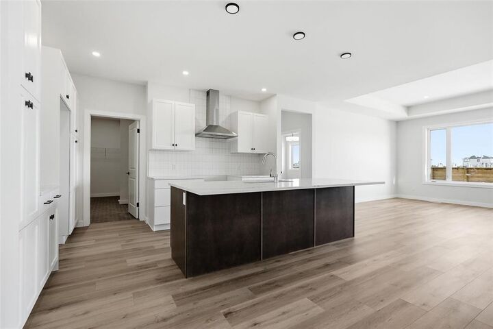 Property Photo:  785 Addis Avenue  MB R2V 4S3 