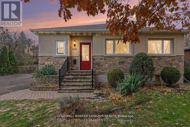 Property Photo: 868 Duberry Street ON K2A 3T3