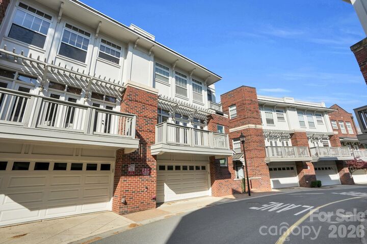 Property Photo:  923 Gracie Way  NC 28204 