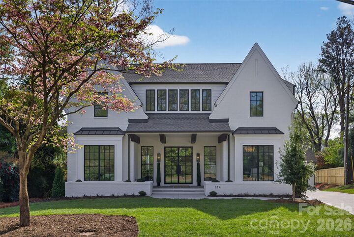 Property Photo:  914 Edinburgh Lane  NC 28209 