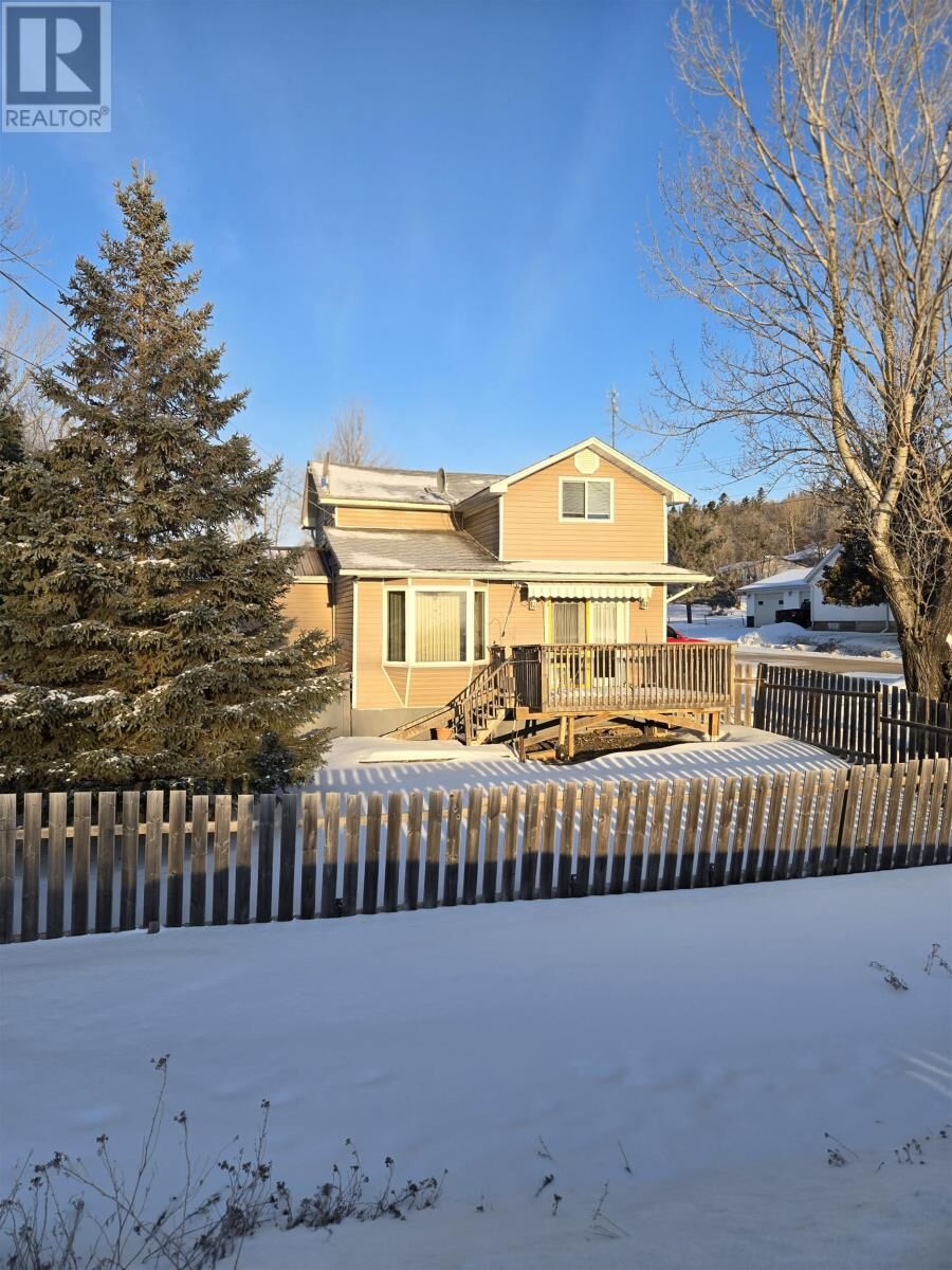 Property Photo:  1 Gerald St  ON P9N 4H9 