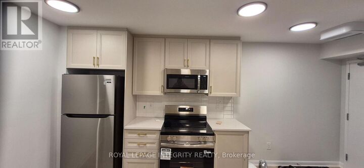 Property Photo:  401 Glenroy Gilbert Drive 1  ON K2J 7N7 