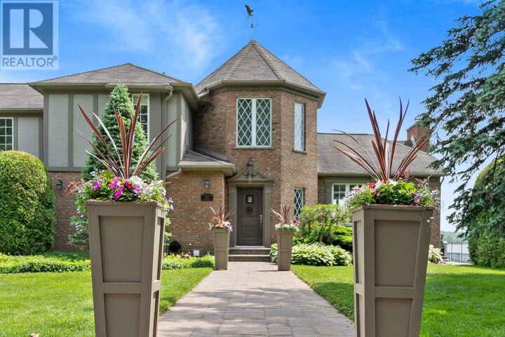 Property Photo:  1737 Queen St  ON P6A 2G8 