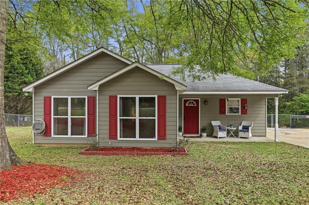 Property Photo:  7 Mann Street  AL 36869 