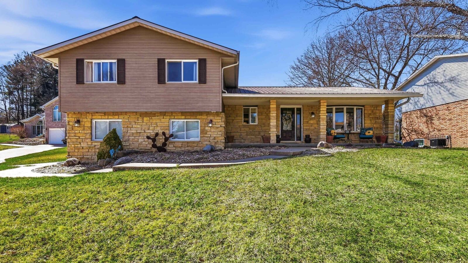 Property Photo:  3035 Olde Country Lane  IA 52001 