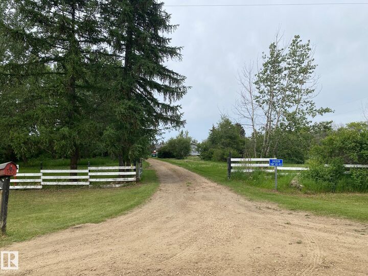 Property Photo:  242028 Twp Road 452  AB T9A 1X1 