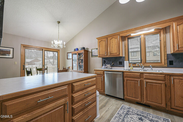 Property Photo:  2972 Ontario Lane  ND 58503 