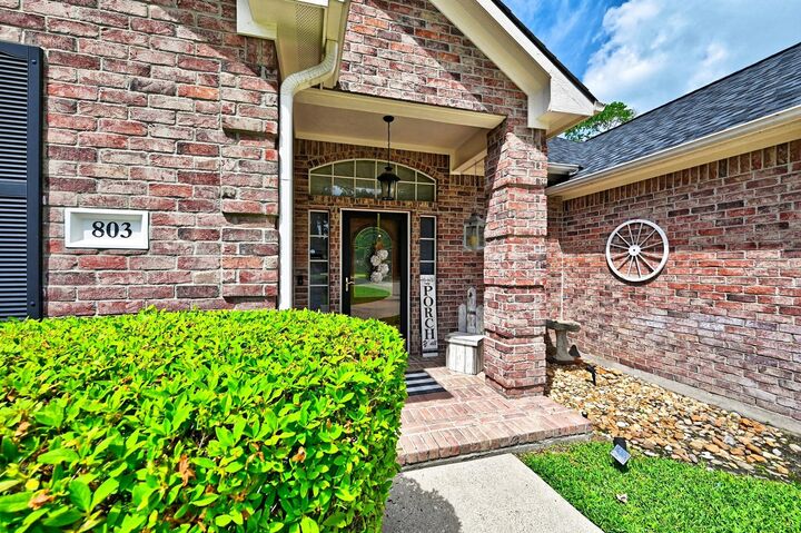 Property Photo:  803 Weeping Willow Way  TX 77354 