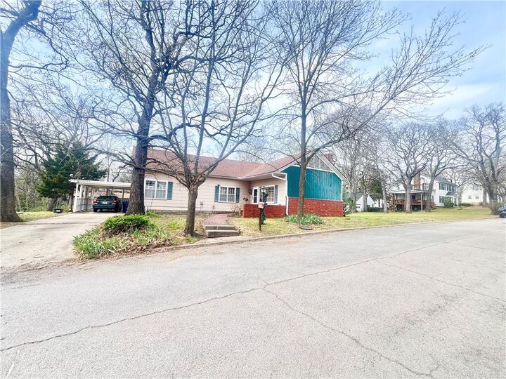 Property Photo:  1015 N 2nd Street  KS 67301 