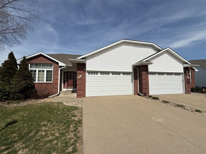 Property Photo:  801 SE Delaware Avenue  IA 50021 