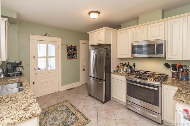 Property Photo:  17 Streit Avenue  NY 12603 