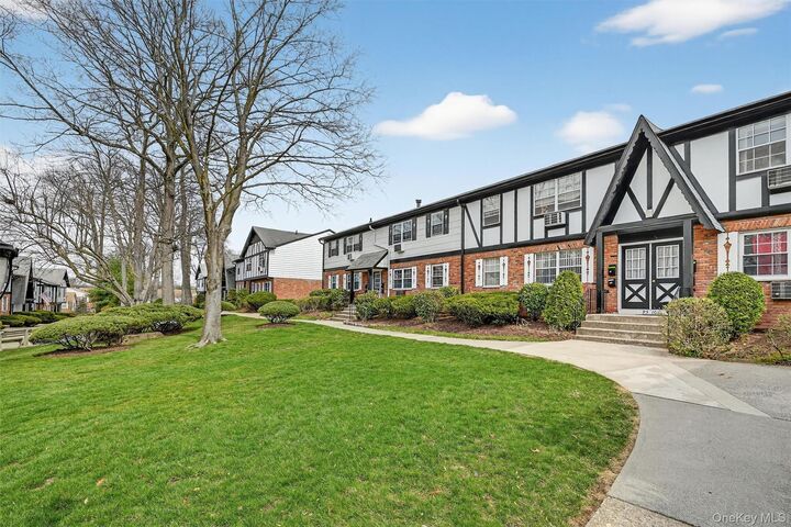 Property Photo:  95 Parkside Drive  NY 10901 