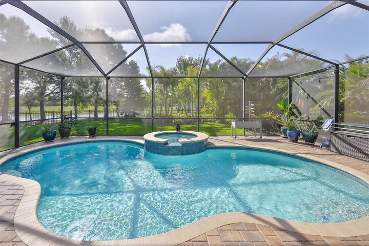Property Photo:  6707 Park Strand Drive  FL 33572 