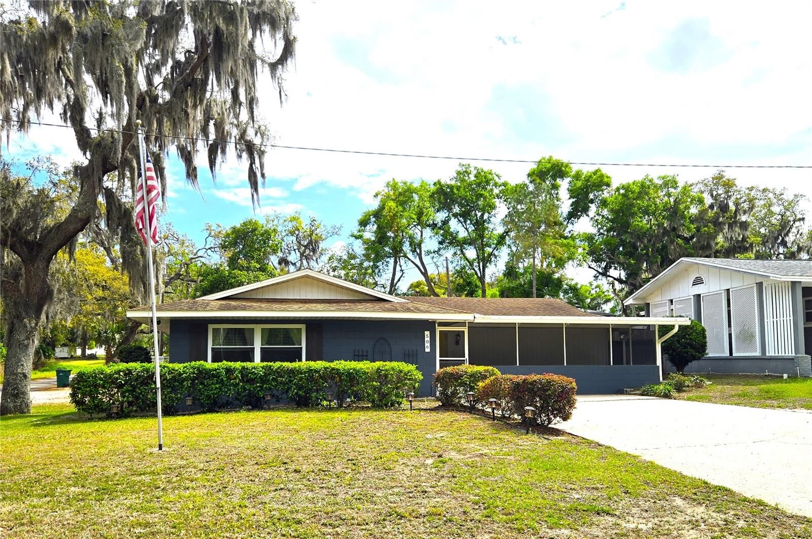 Property Photo: 506 E Gottsche Avenue FL 32726