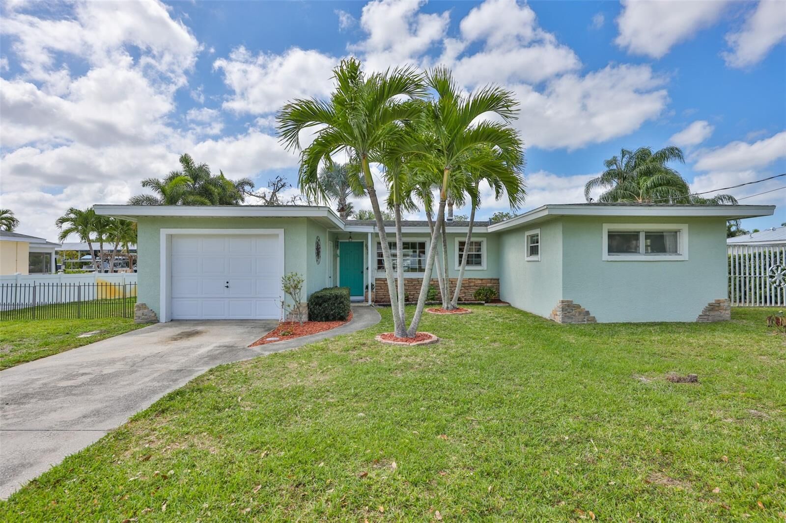 Property Photo:  6907 9th Avenue NW  FL 34209 