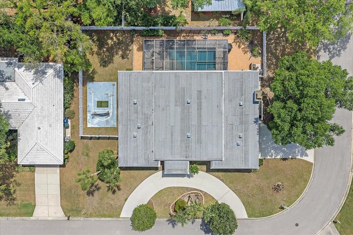 Property Photo:  1734 Riviera Circle  FL 34232 