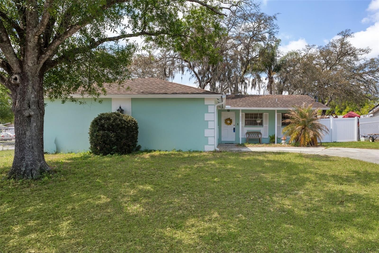 Property Photo:  502 Avocado Circle  FL 33510 
