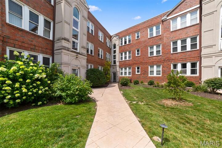 Property Photo: 7747 Kingsbury Boulevard 32 MO 63105