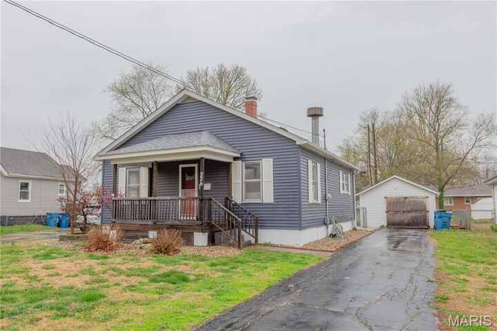 Property Photo:  326 Spencer Street  IL 62010 