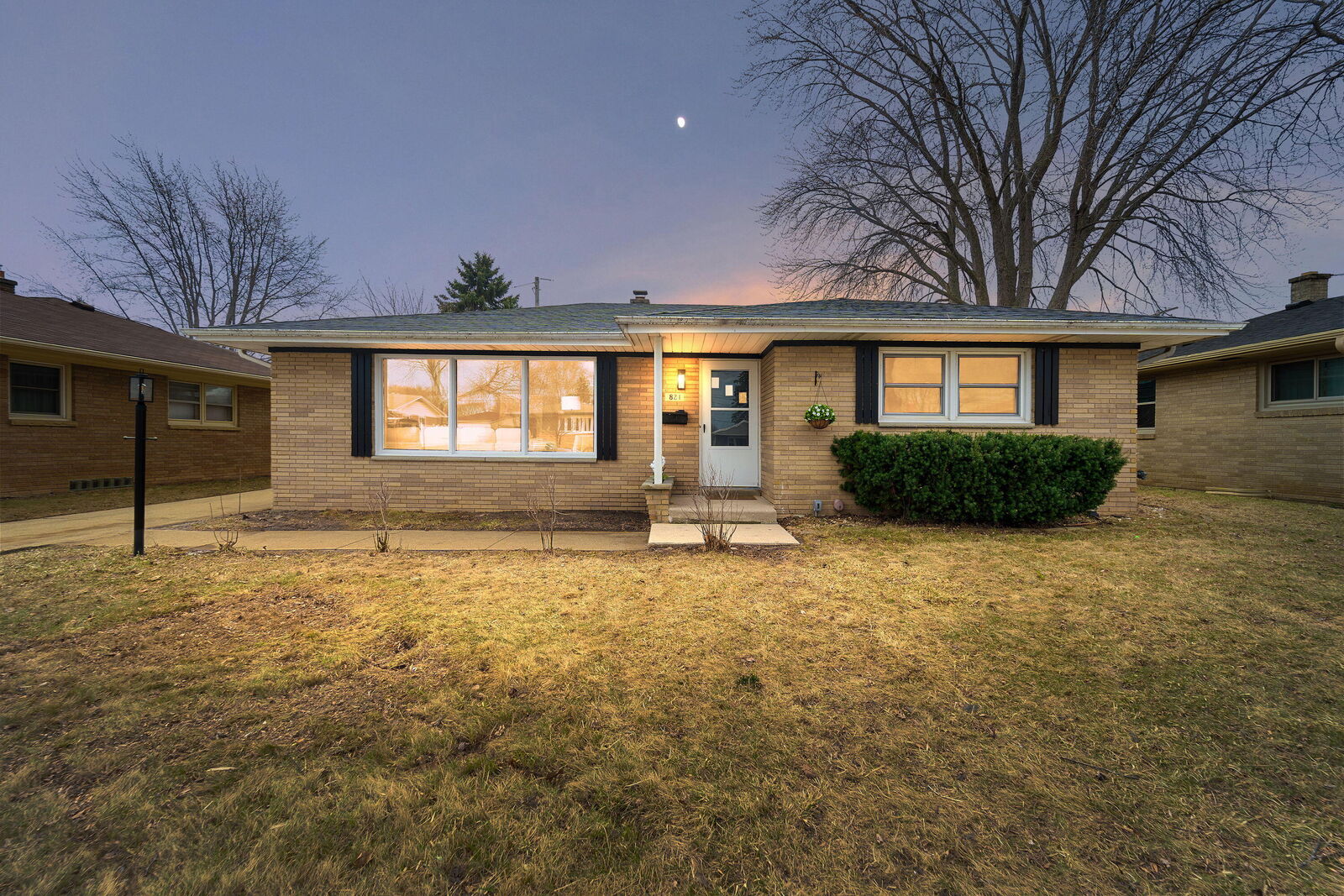 Property Photo:  821 Saxony Dr  WI 53402 