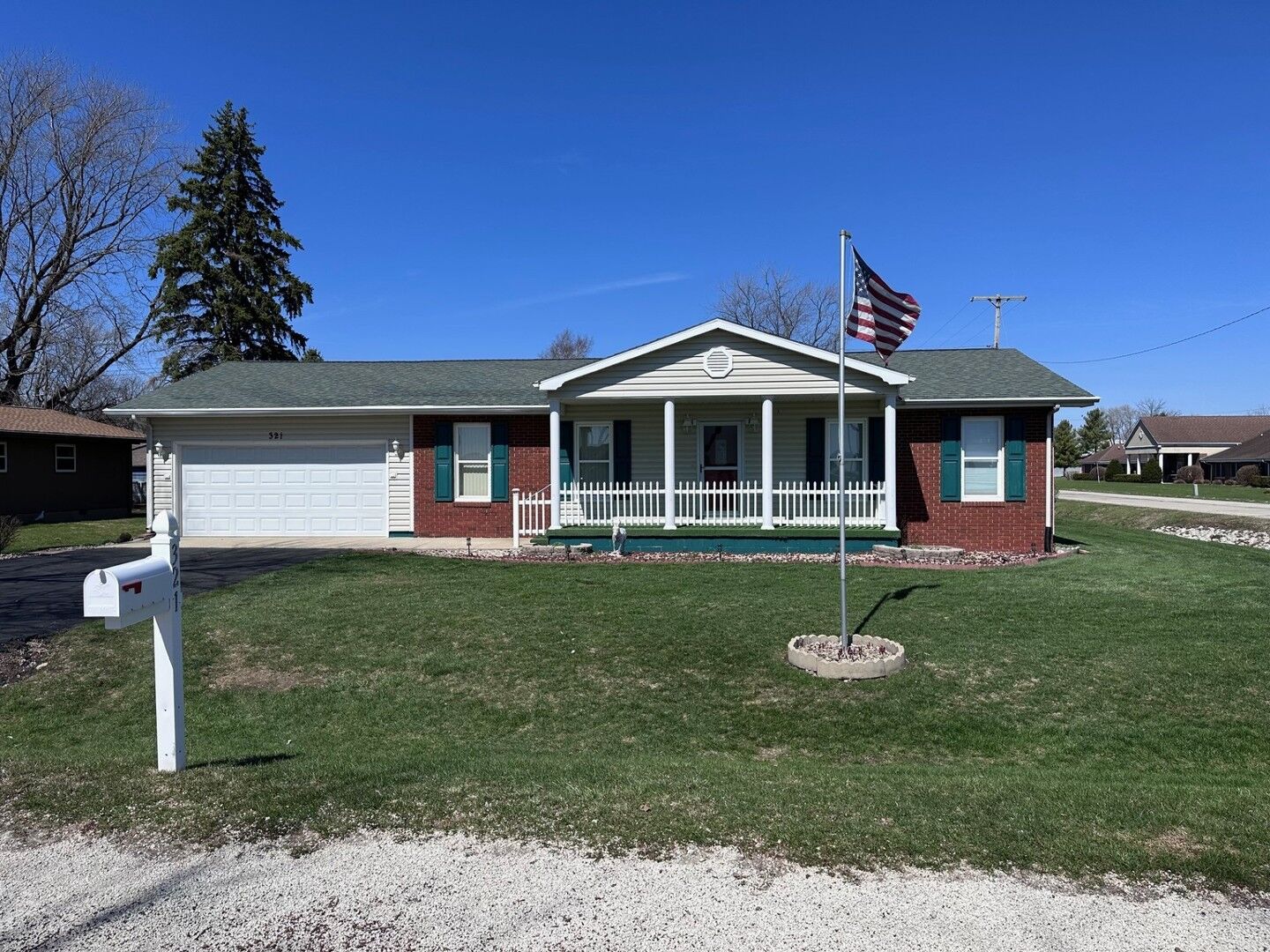 Property Photo:  321 E Elm Street  IL 60959 