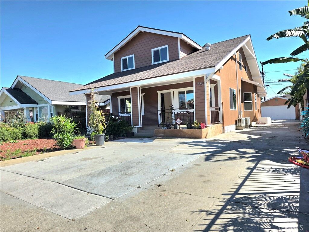 Property Photo:  1330 W 48th  CA 90037 