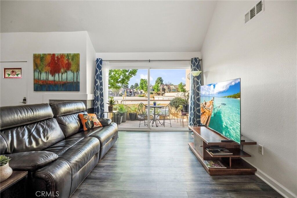 Property Photo: 25712 Le Parc 20 CA 92630