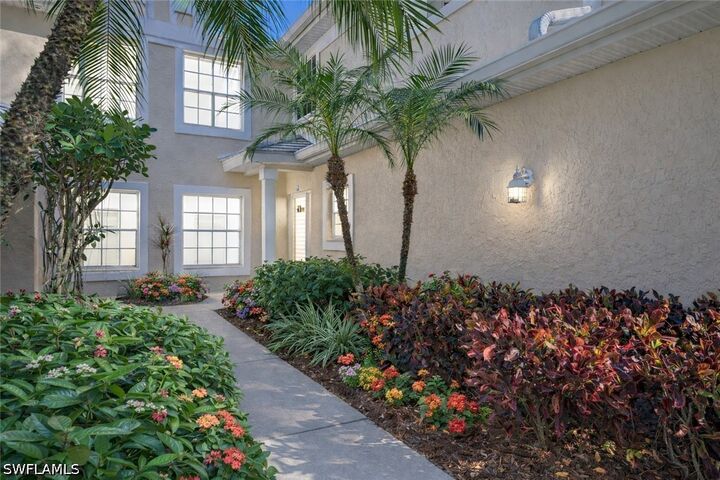 Property Photo:  2806 Aintree Lane H102  FL 34112 