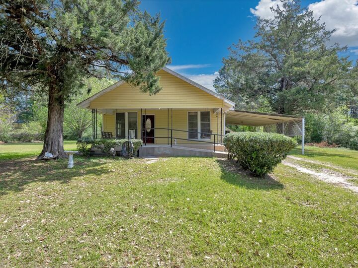 Property Photo: 1216 N Hendrick Avenue TX 75941