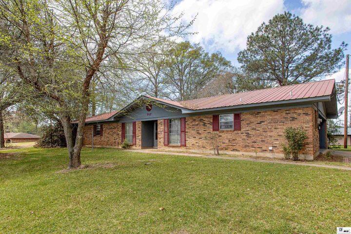 Property Photo:  707 N Highway 167  LA 71222 