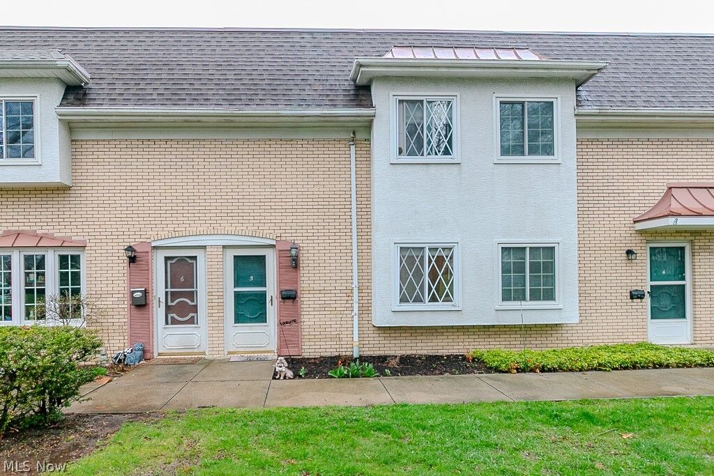 Property Photo:  8210 Deepwood Boulevard 11-5  OH 44060 