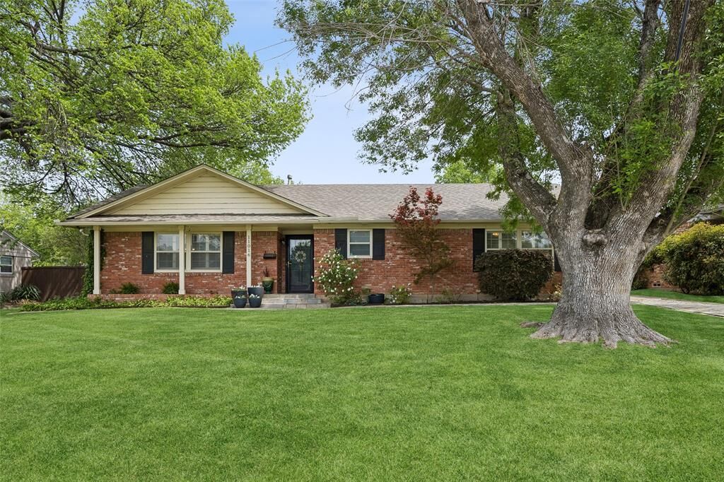Property Photo:  11016 Lathrop Drive  TX 75229 