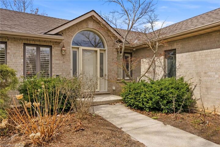 Property Photo:  1 Daffodil Court  ON N3R 7T1 