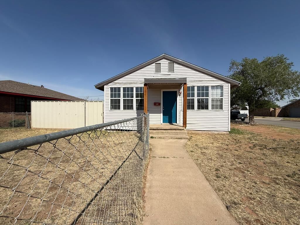 Property Photo: 2400 College Ave TX 79701