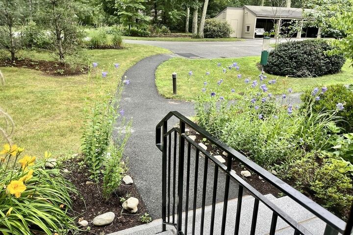 Property Photo:  152 Chestnut Cir 152  MA 01773 