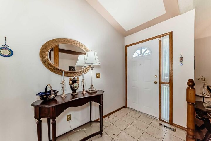 Property Photo: 131 Varsity Estates Terrace NW AB T3B 5J6