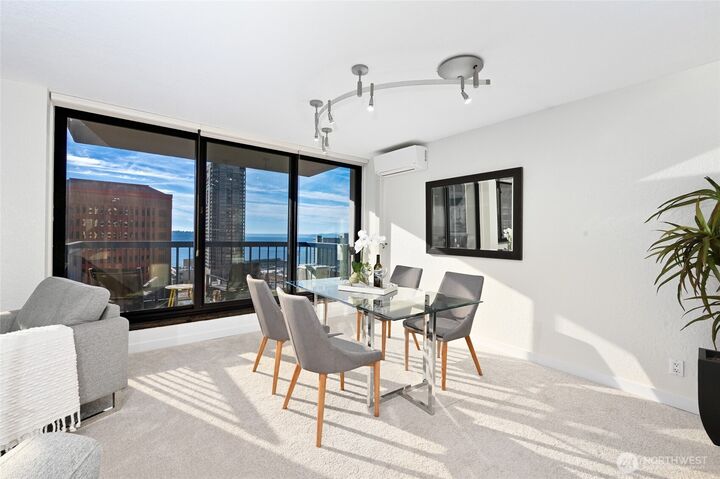 Property Photo:  2100  3rd Avenue 1502  WA 98121 