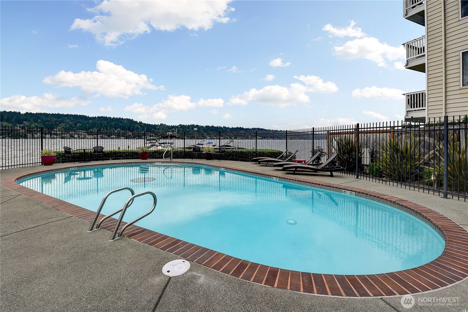 Property Photo: 5021 Ripley Lane N 101 WA 98056