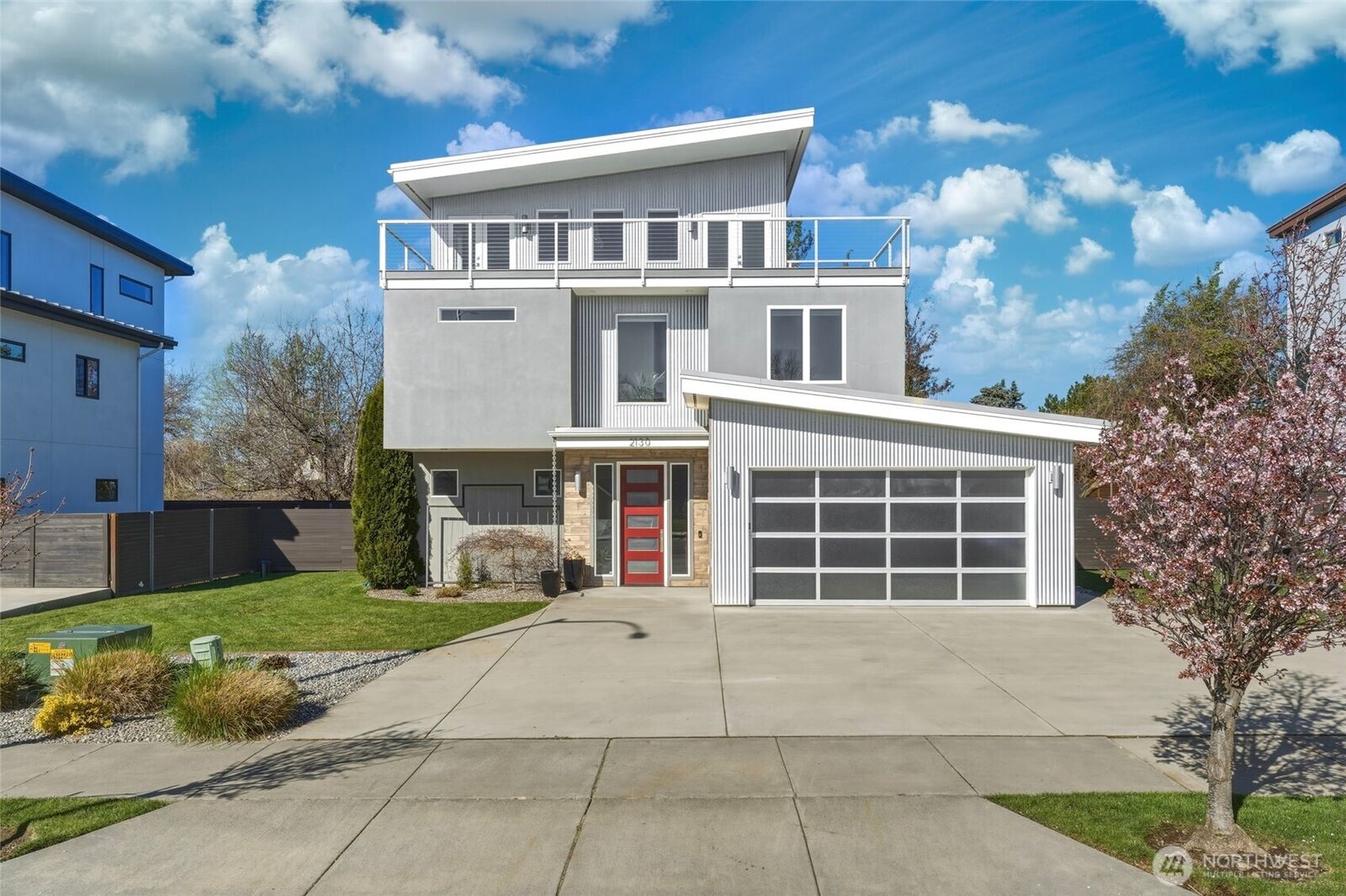 Property Photo:  2130  Paramount Street  WA 99362 