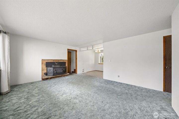 Property Photo: 14302 47th Avenue E WA 98446