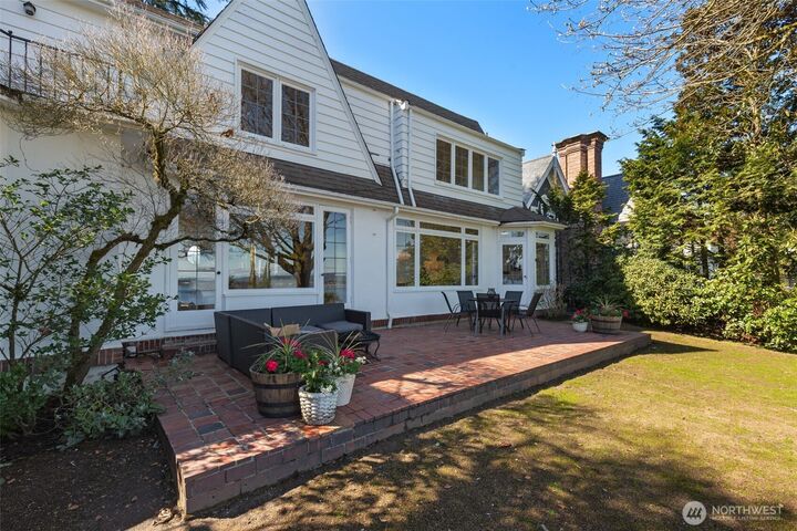 Property Photo:  520  36th Avenue E  WA 98112 