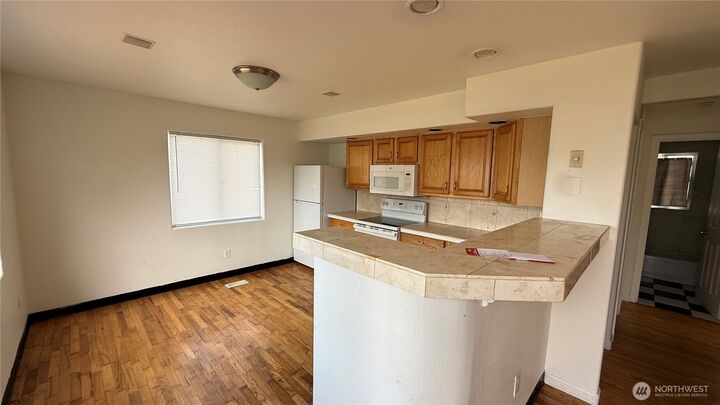 Property Photo:  1031 S Oxford Street  WA 98465 