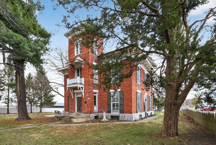 Property Photo:  628 Buchanan Street  IL 61008 