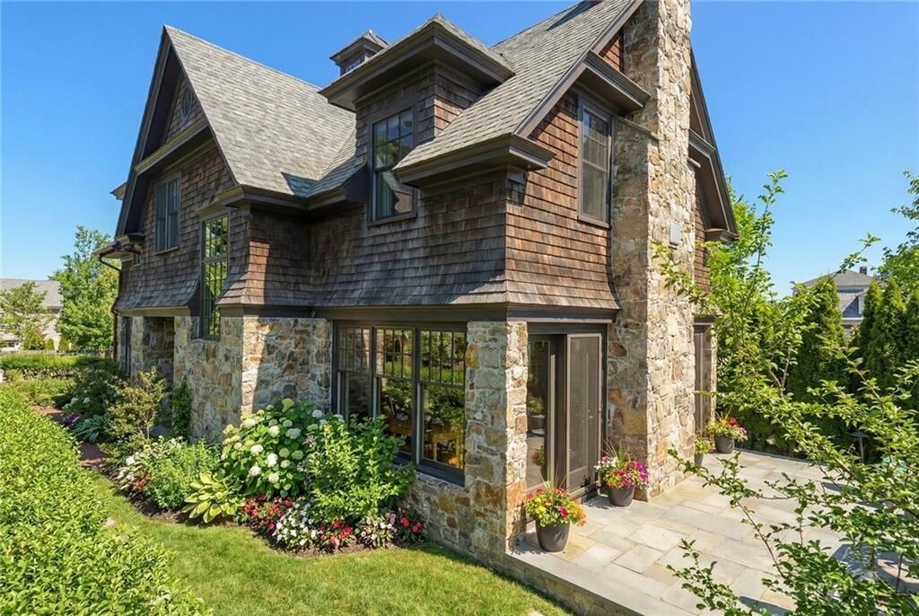 Property Photo:  29 Prairie Avenue  RI 02840 